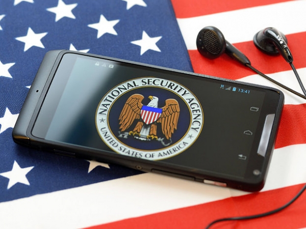 Сноуден еще не все сказал: США отслеживает перемещения миллионов мобильников, миллиарды звонков