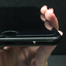 Некоторые черные матовые iPhone 7 имеют проблемы со сколом краски