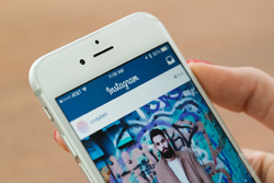 Instagram избавляется от фото карт, которые, по их словам, не являются распространенными