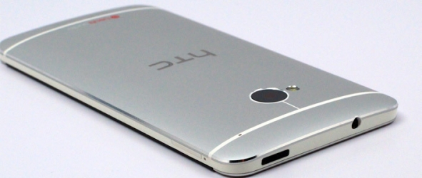 Слухи: HTC выпустит смартфон One с «голой» ОС Android