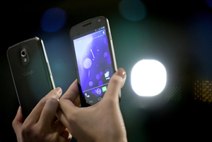 Apple и Samsung укрепляют позиции на американском рынке смартфонов