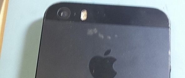 Опубликованы фото прототипа iPhone 5S с двойной вспышкой