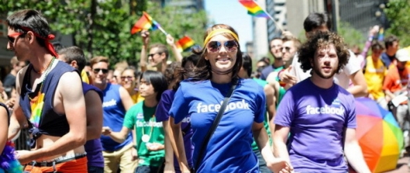 Цукерберг возглавил 700 сотрудников Facebook на гей-параде в США