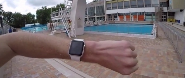 Умные часы Apple испытали на водостойкость в гидроизоляционной камере и бассейне