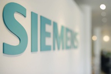 Он похож на Galaxy S6, но когда-то их продукты носили имя Siemens